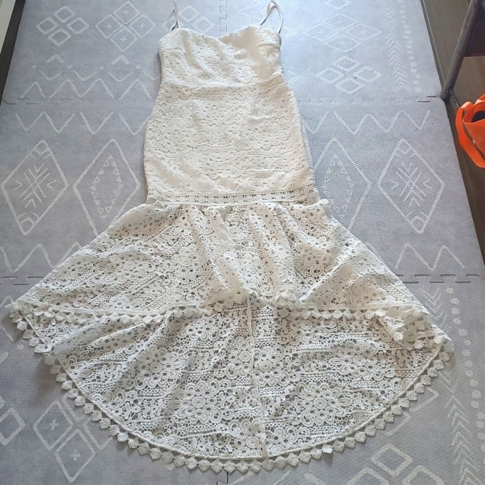 White lace mermaid fitted dress